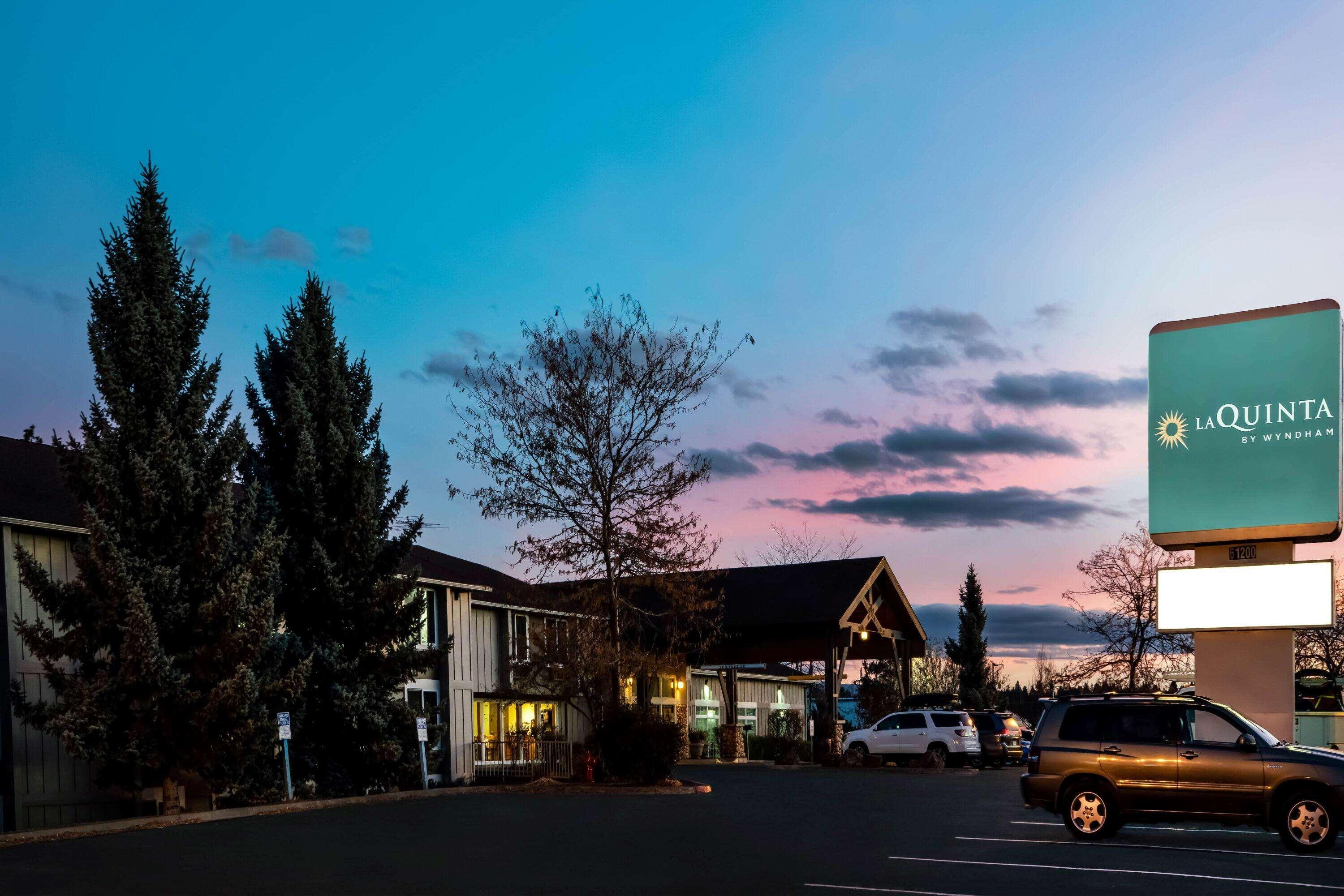 La Quinta Inn by Wyndham Bend Bagian luar foto